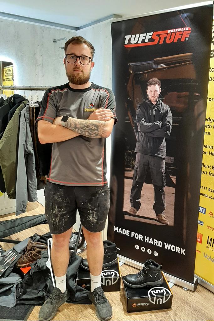 md_tuffstuff's tweet photo. James from Mark Hinton Plumbing striking the Tuffstuff pose at BBS Plumbing Yate @TuffStuff_UK #workwear #Plumbing @NationalMerch #strikethepose https://t.co/aapFB9m3Ge