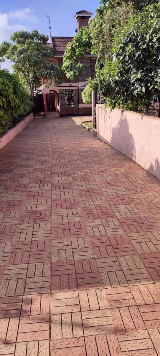 MaweyProperties's tweet photo. @beth_kasinga 4 bedroom all ensuite mansionatte built on 50*150 plot for sale utawala 900 mtrs from
Astrol petrol station 20 m contact 0718659172
Property features 
-Easily accessible 
-Ample parking 
-modern finishings https://t.co/7JU6nmVuaU