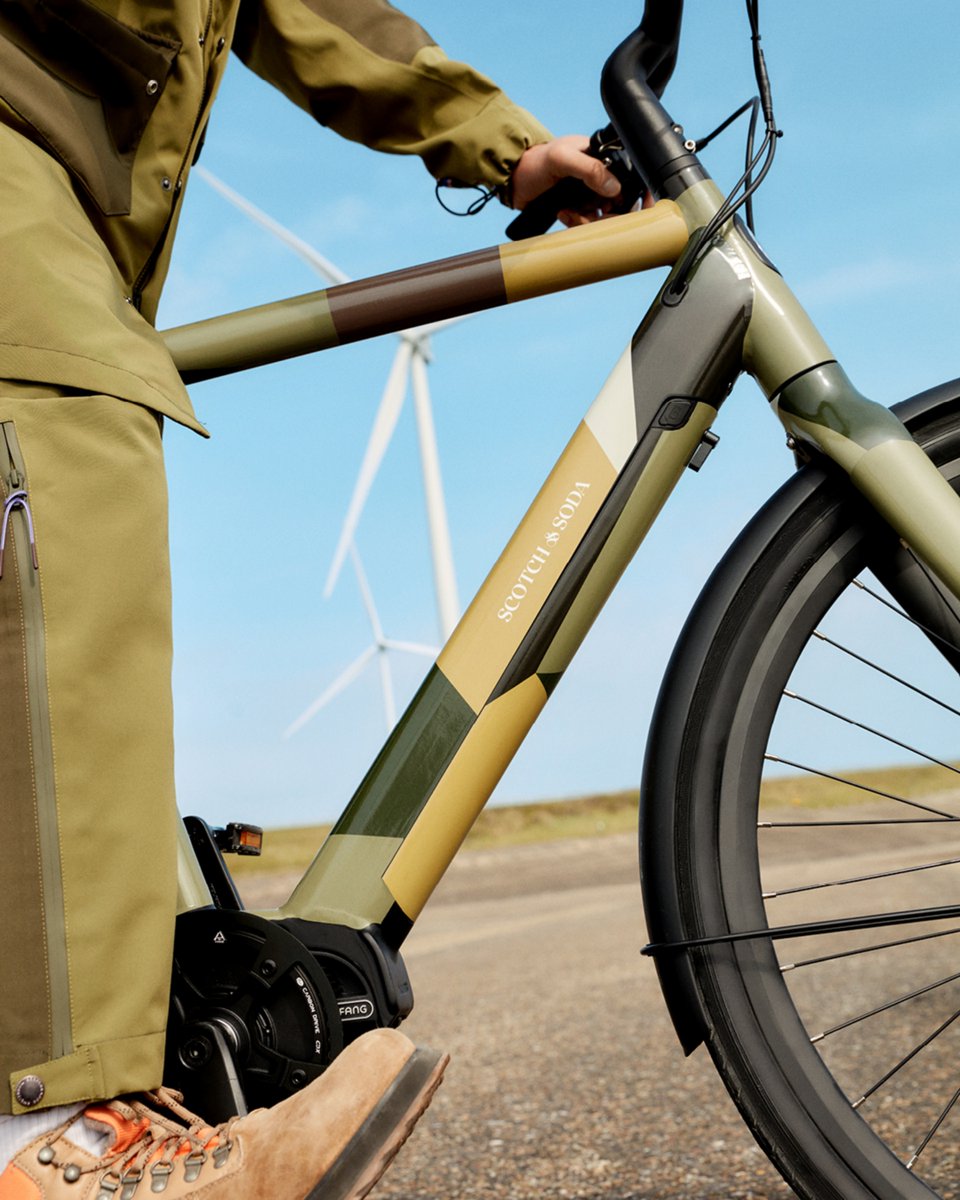 scotch_soda's tweet photo. Take the free spirit of Amsterdam on the road. Are you in? Our latest collaboration is here. Tap to shop our new Amsterdam Proof unisex rainwear: https://t.co/b6zQ97QZ42 and our limited-edition
@Veloretti: https://t.co/yG7rrC3NHu
#Veloretti #AmsterdamProof #ScotchandSoda https://t.co/rTdlKRsCFQ