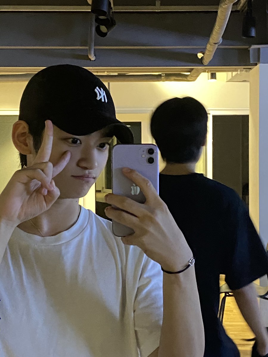 재현이의 첫 번째 트위터는 이정이 형이랑 같이 찍은 거울 셀카! 다음에는 누구랑 찍어 볼까요?

#재현 #jaehyeon
#MIC #madeincjes
#trainee #연습생 #씨제스연습생