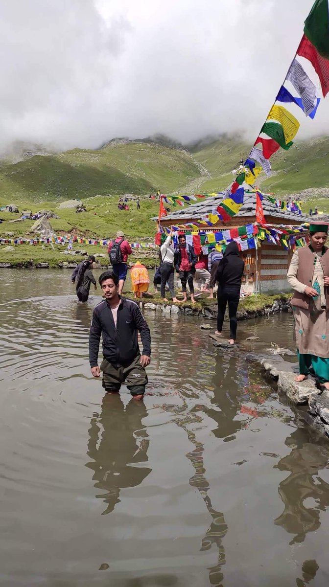 Arvind_KumarAK's tweet photo. #Krishna #Kund #Yulla Village #Kinnaur
It's famous for #Janamsthmi celebrations, people from different villages converge at this place for celebrating lord #Krishna birthday.
📸: @shivaderyan https://t.co/uYwAJ8jFgM