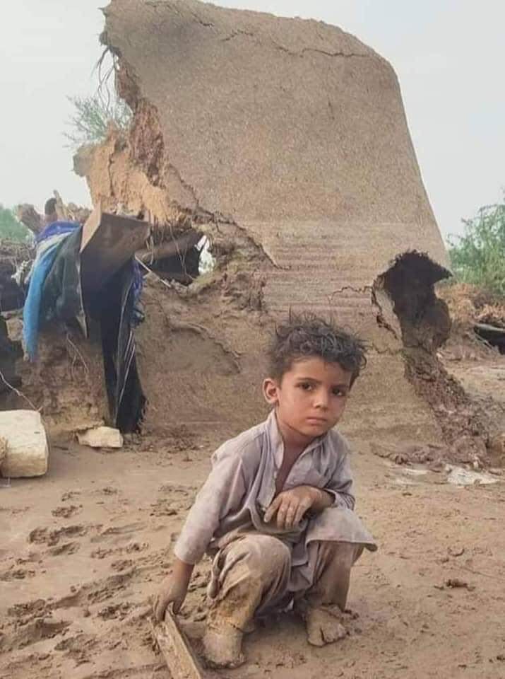 khamoshi1jurm's tweet photo. ایٹمی ملک کے لاوارث لوگ https://t.co/IM8DdABc4G
