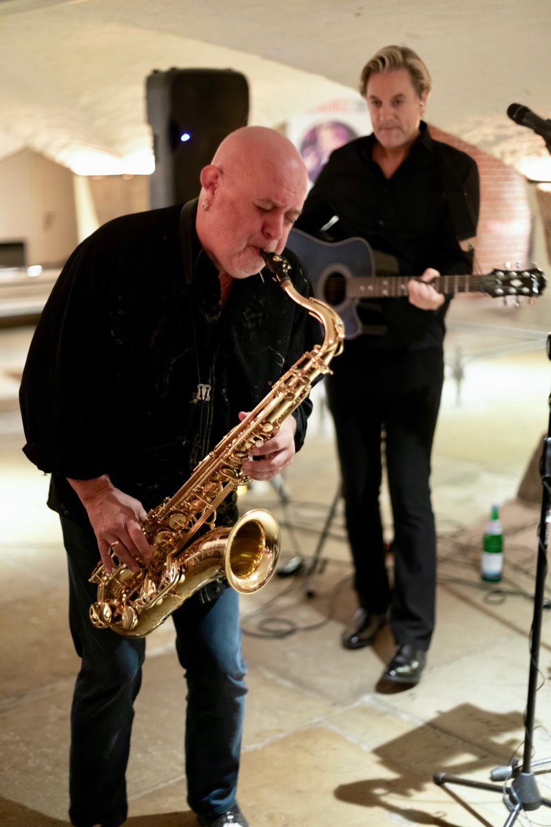 ikemoriz's tweet photo. A big THANK YOU for supporting the sold-out #DragonsTour in 2021/2022!! It's been inspirational! A few pictures from the last concert @HamburgerMichel for #PlanInternational!
#IkeMorizOnTour
#IkeMoriz
#Dragons 
#HamburgerMichel
@planGlobal @BlueTenorTwo  photos: Carsten Seifert https://t.co/pvE3XkmB6q