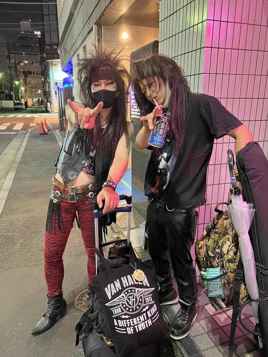 faoud666's tweet photo. 8/21池袋チョップのアンブラッセ無事叩き終わったぞ！

スタジオ練習二回の割には良い方だったんじゃないかと😊

誘ってくれたアタル君にメンバーの皆さんとお客さんとチョップの皆さん、楽しい１日をありがとうございました！m(__)m

ドラム上手いって言われた♥️

#embrasse
#Faoud
#池袋手刀 https://t.co/SKmAr7cOZj