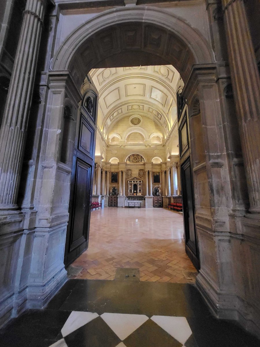 Estas puertas nos llevan a uno de los lugares más impresionantes de España🤩 la sacristía de la Catedral de Jaén es el gran tesoro del Renacimiento español, un lugar donde armonía, arte y religión se unen como si de un palacio se tratara. ¡Ven a descubrirlo!

#claritasturismo