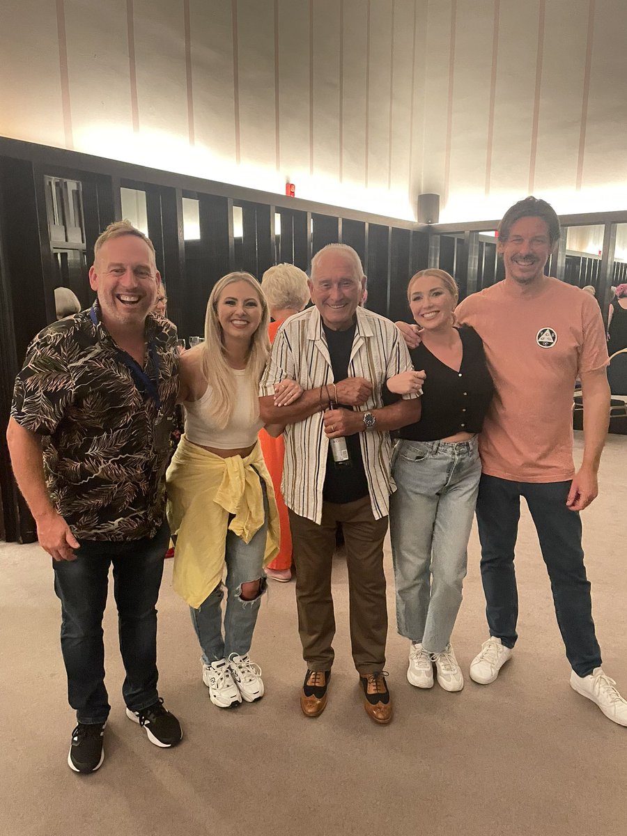 thebluebirdsuk's tweet photo. What an honour to meet the legend that is Tommy Cannon! Thanks for taking the time out to chat with us ❤️ @TheTommyCannon https://t.co/bBL6QETNR1