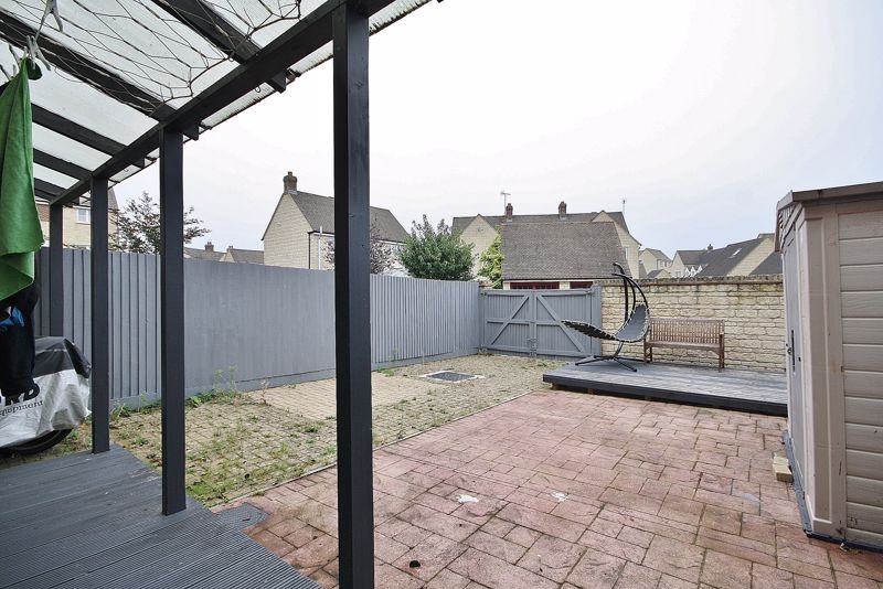 WITNEY, OXFORDSHIRE

4 bedroom town house set over 3 floors, located on the popular Madley Park. Rear garden with gated parking. Find out more: bit.ly/TM-WIT-OM

#OxfordshireRealEstate #Oakmead #FamilyHome