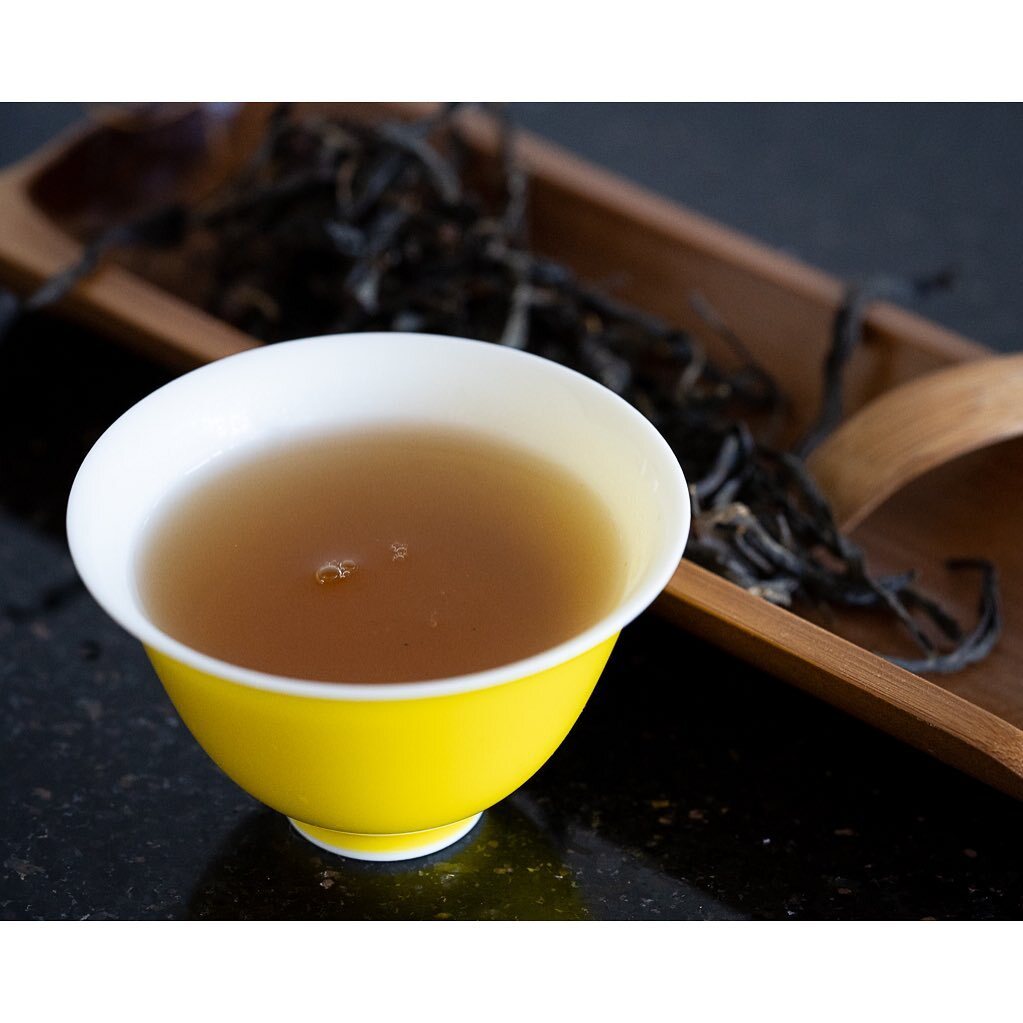 strayleavestea's tweet photo. Spring 2022 Jingmai Gushu Sun-dried Black from @farmer.leaf 

Another great black tea from Farmer Leaf. I usually think of them for young sheng, but often add a black tea into the order. This is a well rounded and long lasting black. It almost doesn’t ma… https://t.co/lrmowZlHlz https://t.co/3c5lpsRXyw