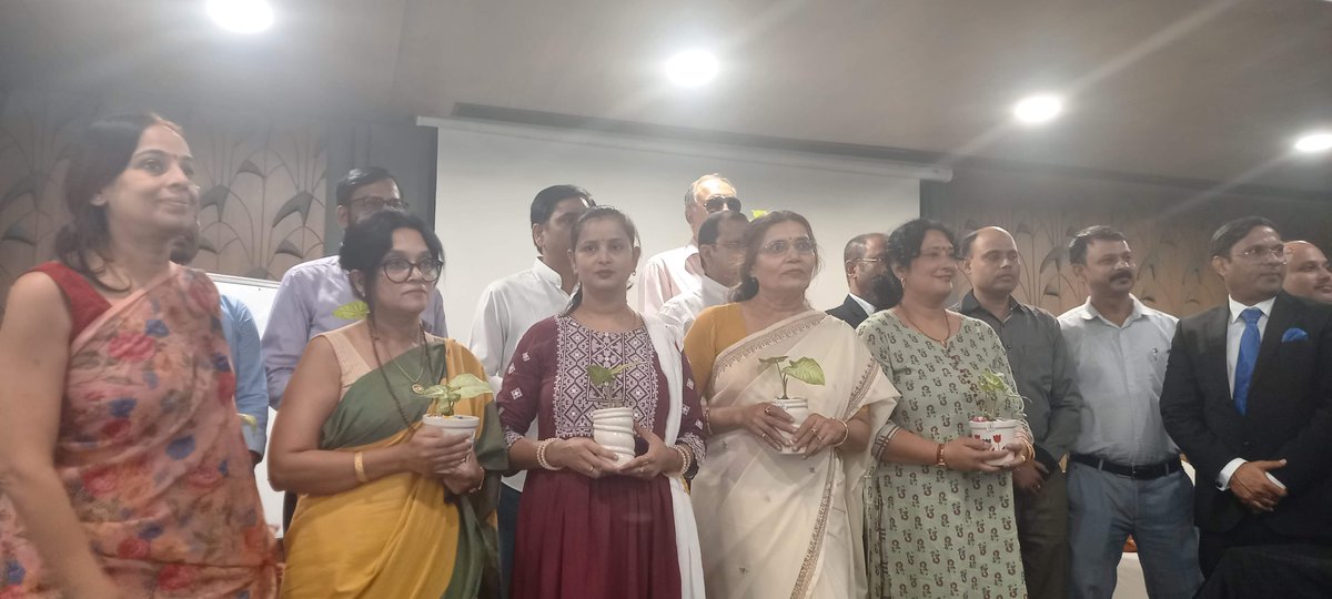 JijiwishaS's tweet photo. It's a great opportunity to spread green love in people's lives
#Gratitude to Vandita &amp; Santosh ji for resourcing #ceramicplanters with #indoor #greens to #felicitate the achievers from #Enagic Global family at @HotelLevanaLucknow
#jijiwishasociety
#plant
#sustainability https://t.co/wgHUx9Ij2N