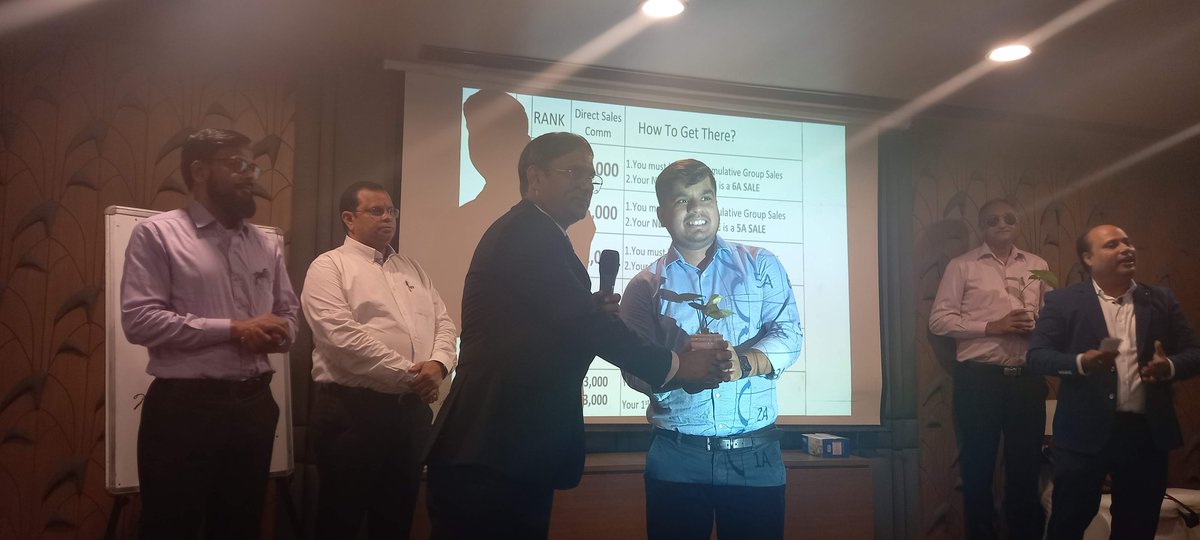 JijiwishaS's tweet photo. It's a great opportunity to spread green love in people's lives
#Gratitude to Vandita &amp; Santosh ji for resourcing #ceramicplanters with #indoor #greens to #felicitate the achievers from #Enagic Global family at @HotelLevanaLucknow
#jijiwishasociety
#plant
#sustainability https://t.co/wgHUx9Ij2N