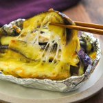 簡単なのにめちゃくちゃうまい!ナスを使った「チーズ焼き」。