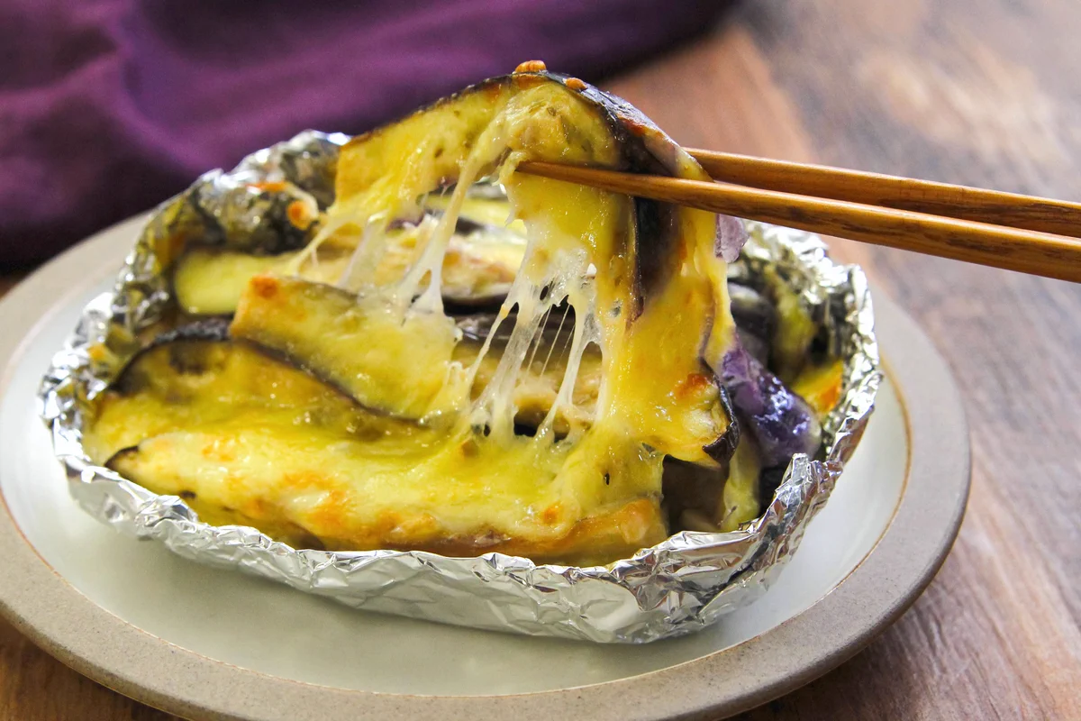 簡単なのにめちゃくちゃうまい！ナスを使った「チーズ焼き」。
