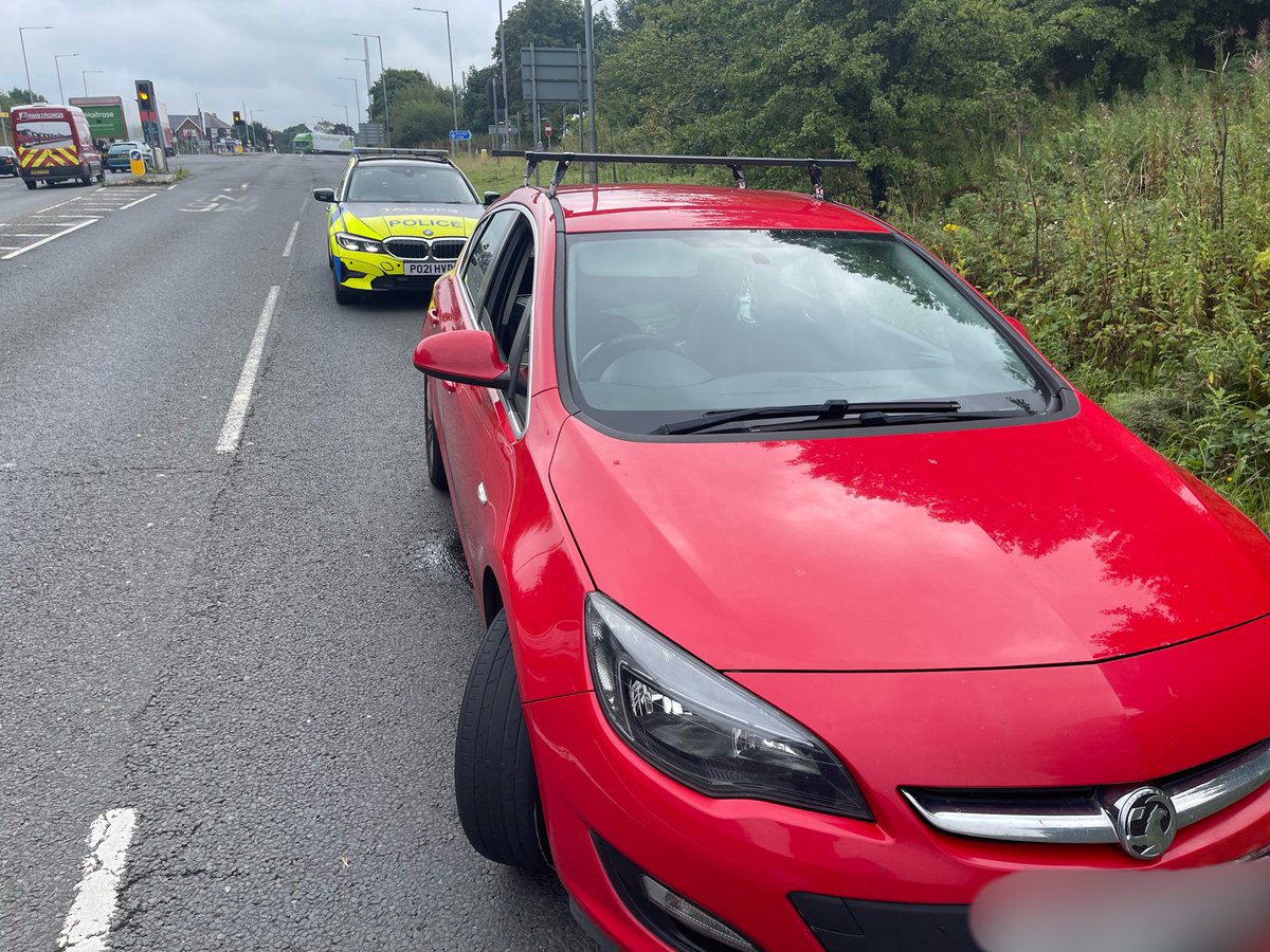 LancsRoadPolice's tweet photo. This Vauxhall Astra was stopped by #HO31 + #MN41 on Leyland Way. The driver had been travelling in excess of the speed limit on the M6 s/b. The front offside tyre was showing ply/cord. PG9 prohibition issued along with a TOR #T1TacOps https://t.co/npegzcoFVl