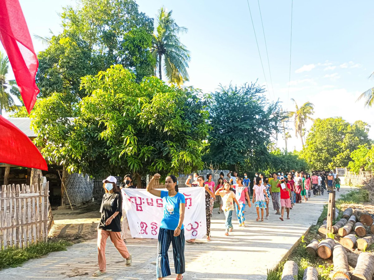 KYITHAR95368969's tweet photo. 477-day of anti-coup movement led by residents from ShweNweThway village of #Yinmarbin Twp, #Sagaing , joined demonstration to overthrow the #MilitaryDictatorship on August 23.

#2022Aug23Coup                
#CrimesAgainstHumanity            
#WhatsHappeningInMyanmar https://t.co/lV72ARrjFT
