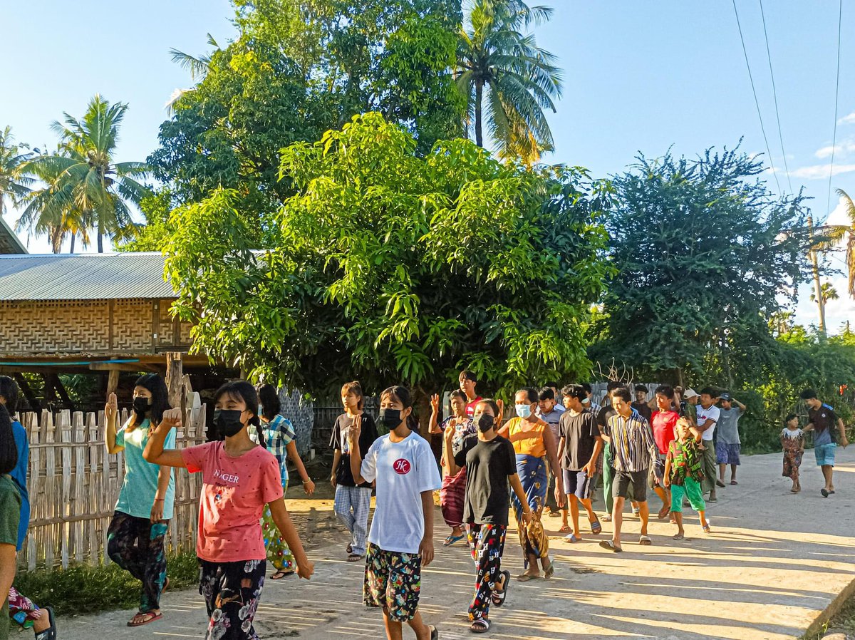 KYITHAR95368969's tweet photo. 477-day of anti-coup movement led by residents from ShweNweThway village of #Yinmarbin Twp, #Sagaing , joined demonstration to overthrow the #MilitaryDictatorship on August 23.

#2022Aug23Coup                
#CrimesAgainstHumanity            
#WhatsHappeningInMyanmar https://t.co/lV72ARrjFT