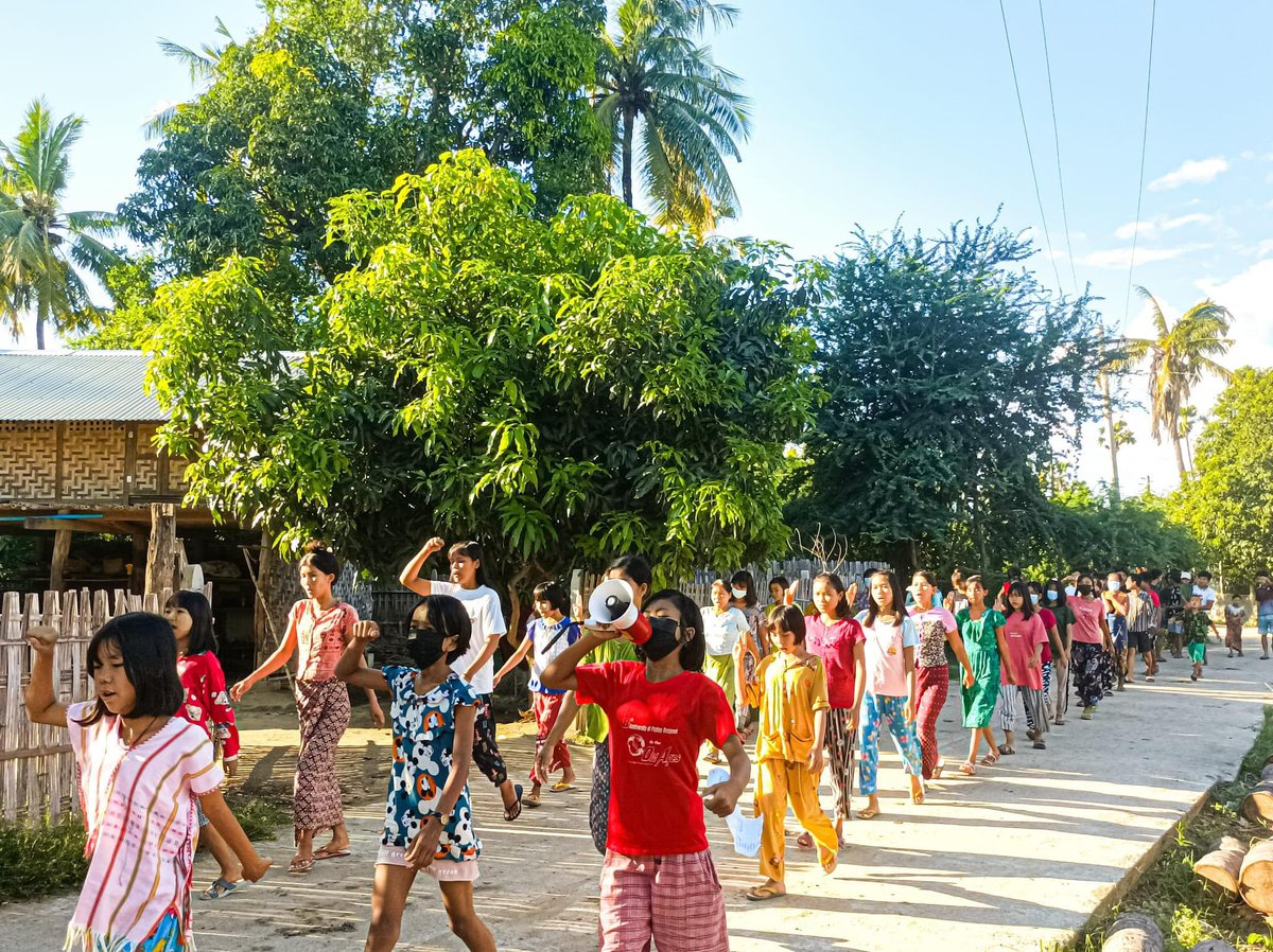 KYITHAR95368969's tweet photo. 477-day of anti-coup movement led by residents from ShweNweThway village of #Yinmarbin Twp, #Sagaing , joined demonstration to overthrow the #MilitaryDictatorship on August 23.

#2022Aug23Coup                
#CrimesAgainstHumanity            
#WhatsHappeningInMyanmar https://t.co/lV72ARrjFT