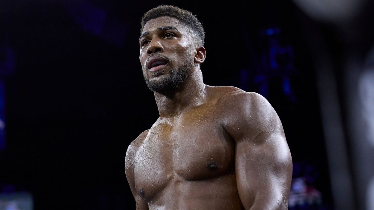 PhoneJack9's tweet photo. Shane Mosley lost to Vernon Forest twice, joe Frazier lost to foreman twice, Hearns lost to Iran Barkley twice, Tyson lost to Holyfield twice, and Wilder lost to fury TWICE. So why does everyone wanna bash Anthony Joshua for losing to great fighter twice? https://t.co/amRr1CtFdN