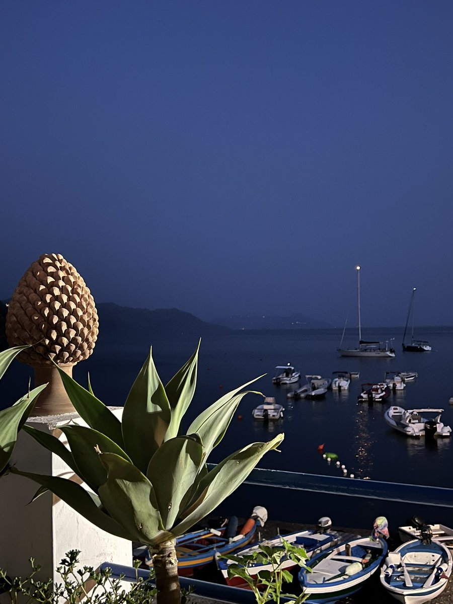 “Abbi cura dei tuoi ricordi perché non puoi viverli di nuovo.” (Bob Dylan)
#Sicilia