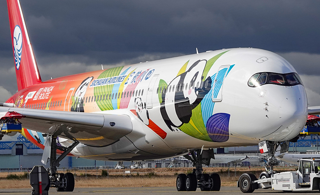 The new Sichuan Airlines Airbus A350 in Panda livery MSN571 @A350_Production @TLSWatch @aibfamilyflight #AvGeek #planespotting #SichuanAirlines #Airbus #A350 #panda