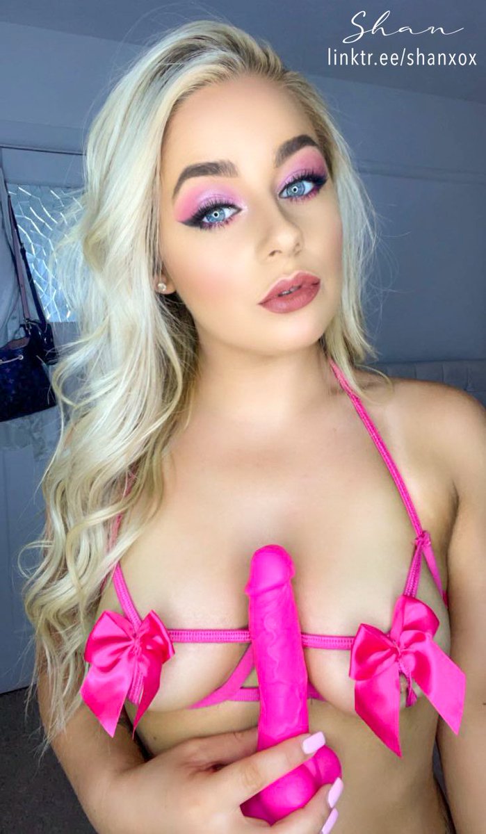 Pretty in pink 💕 Sub to Shan's hot content now, she will not disappoint!🤩