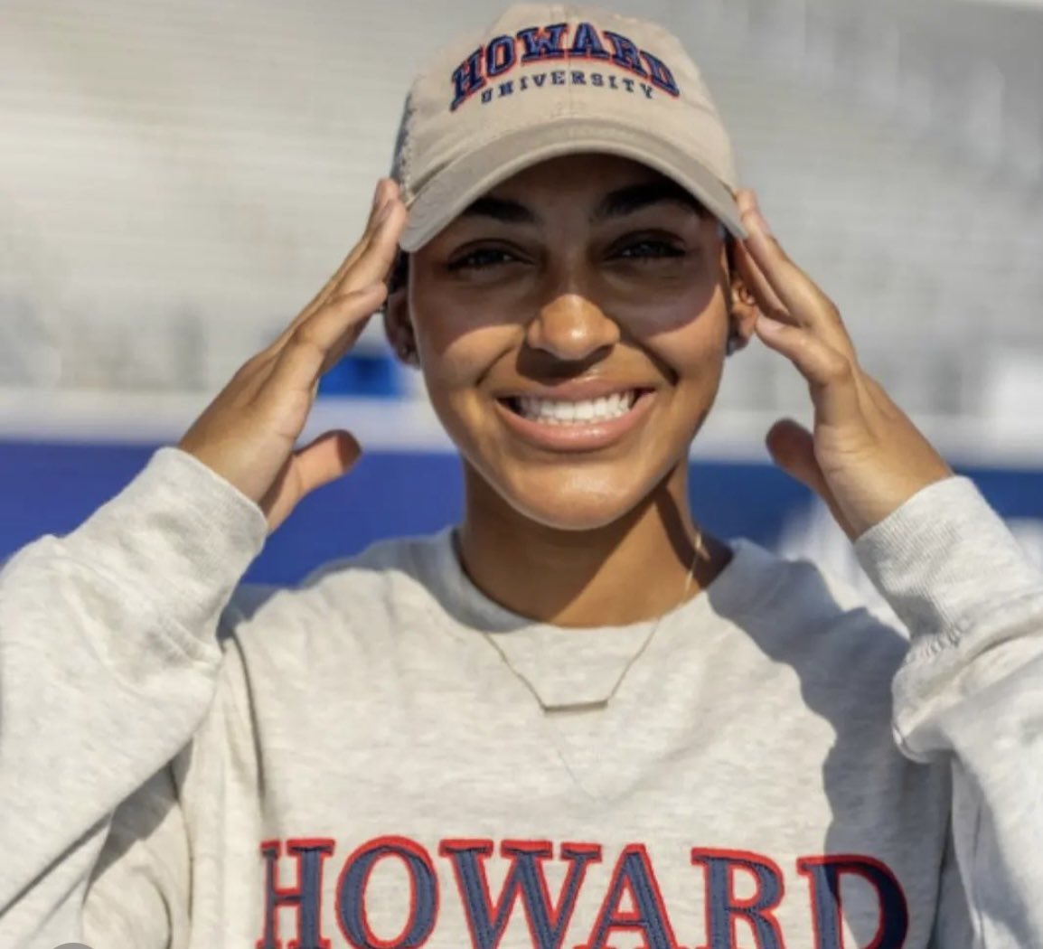 hazelclarktv's tweet photo. I have been blessed to mentor several athletes in Bermuda and this one here is special. I have never seen a young person so determined to maximize their potential. Sanaa did the work and the skyโs the limit! ๐ง๐ฒWish her well, another reason to celebrate Bermuda.๐๐๐พ #Howardbound https://t.co/bSEvrNEaHT