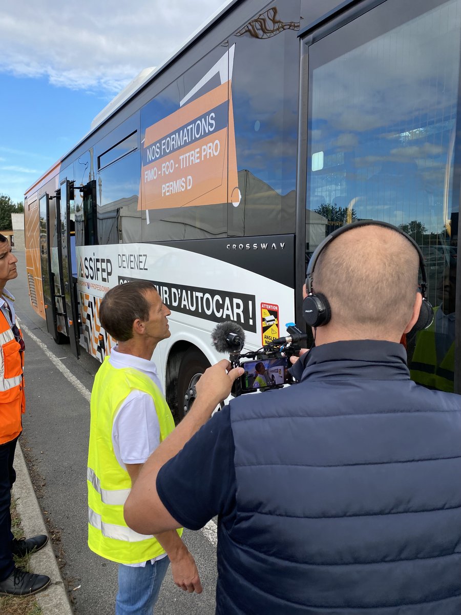 AssifepF's tweet photo. Nous avons eu l’occasion d’accueillir #France 3 région pour un #tournage dans notre centre de Valenciennes concernant le marché du transport #interurbain🚌 avec Place mobilité

📅 Rendez-vous dans l'édition régionale de ce midi et de ce soir pour nous voir ! https://t.co/Z842x5e3jh