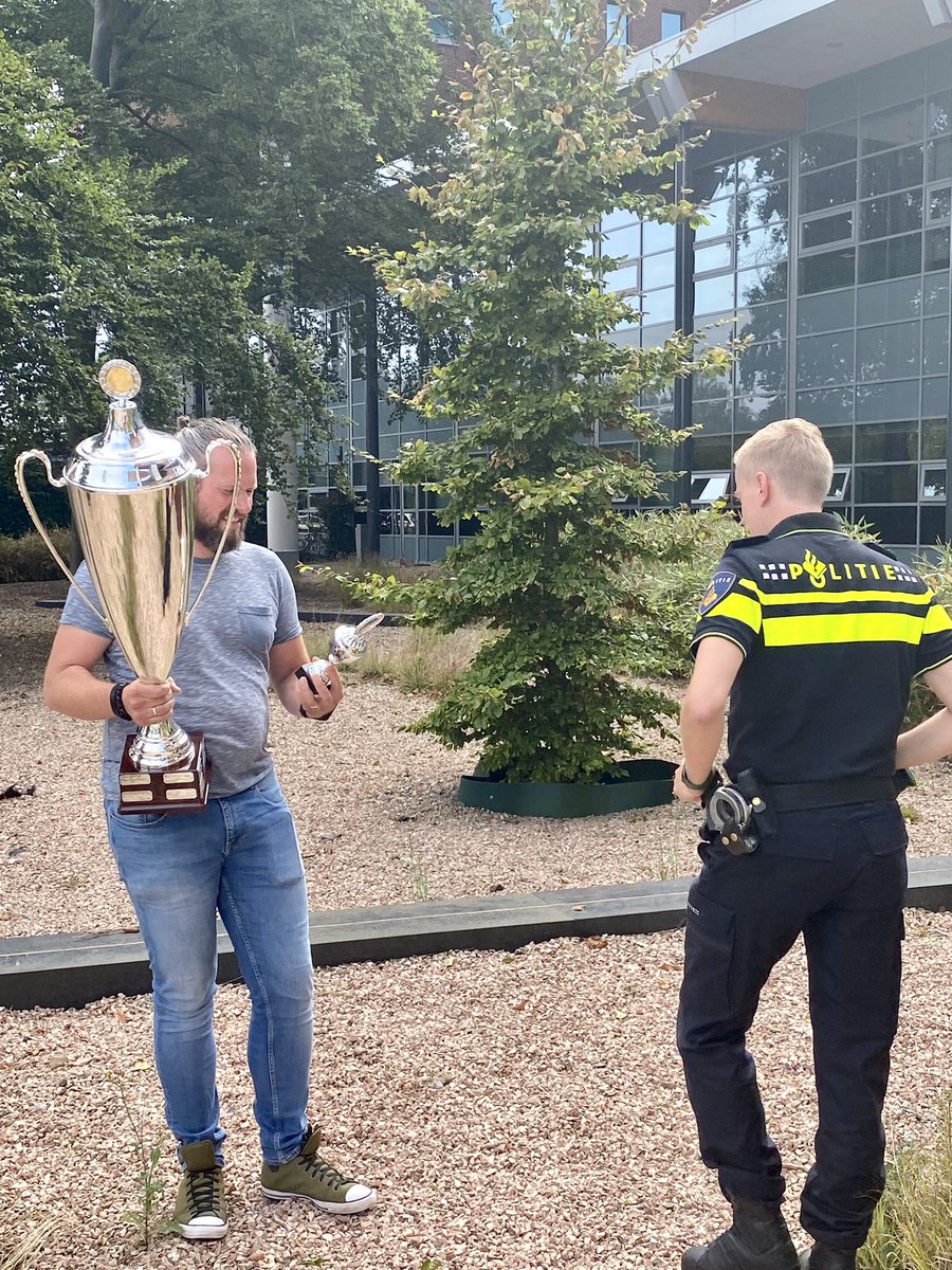 WEPolitie (@wepolitie) on Twitter photo āAlleen ga je sneller, samen kom je verderā. De Award voor Beste Politieteam van de maand gaat naar <a href="/POL_Apeldoorn/">Politie Basisteam Apeldoorn</a>
Clustergericht (samen)werken, integreren van fysieke en digitale wereld, een vuist tegen ānieuwere vormen van criminaliteitā. wep.nu/algemeen/basisā¦
#apeldoorn āAlleen ga je sneller, samen kom je verderā. De Award voor Beste Politieteam van de maand gaat naar <a href="/POL_Apeldoorn/">Politie Basisteam Apeldoorn</a>
Clustergericht (samen)werken, integreren van fysieke en digitale wereld, een vuist tegen ānieuwere vormen van criminaliteitā. wep.nu/algemeen/basisā¦
#apeldoorn