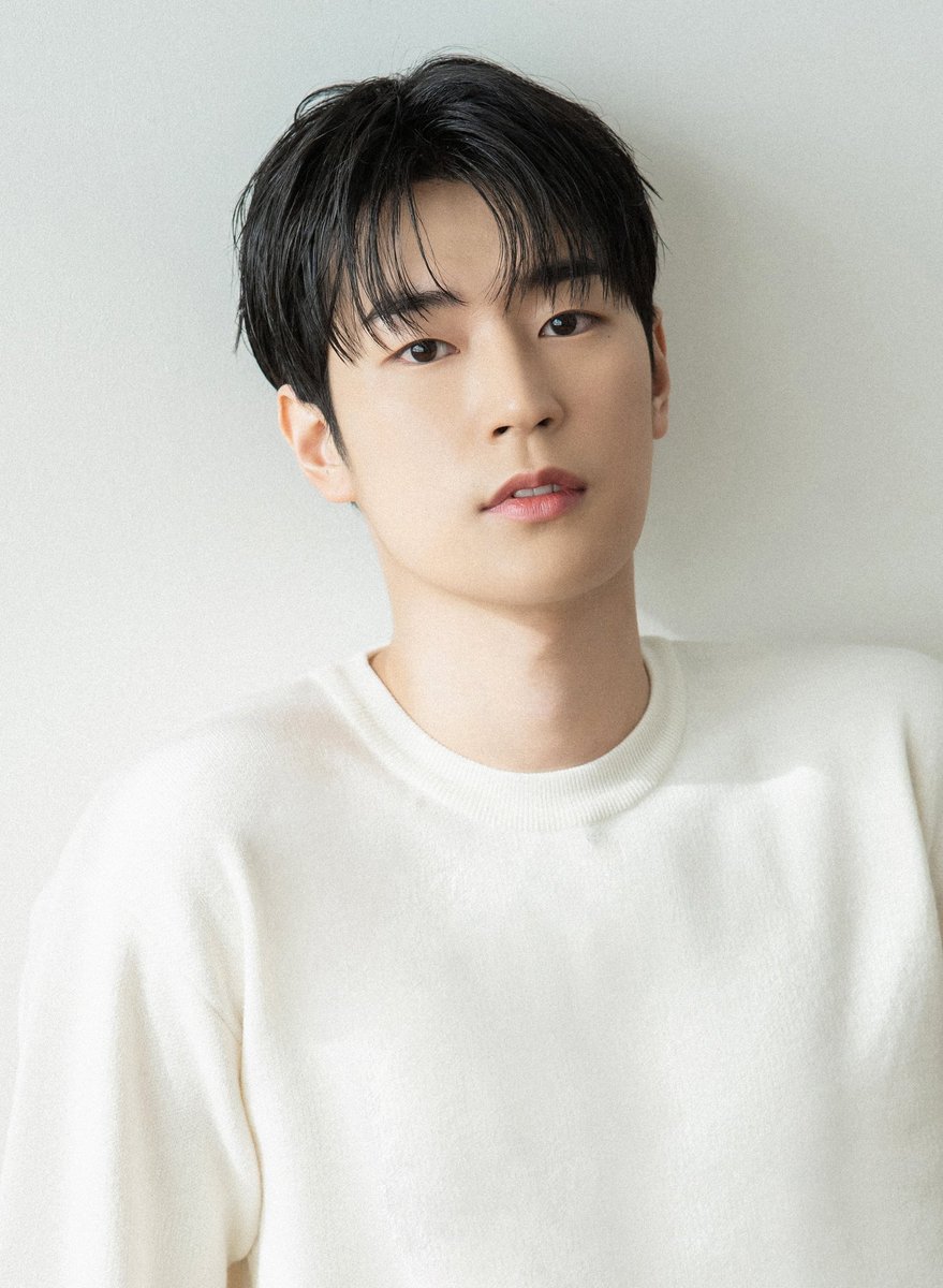 suamchans's tweet photo. i can’t stressed this enough how seoham looking so goddamn pretty in this shots https://t.co/o7jD1bC8XP