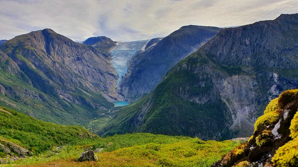 niilosmc's tweet photo. #briksdalsbreen #glasier other side of valley about 900 moh #briksdal #oldedalen #nordfjord https://t.co/qEnYzUgd19