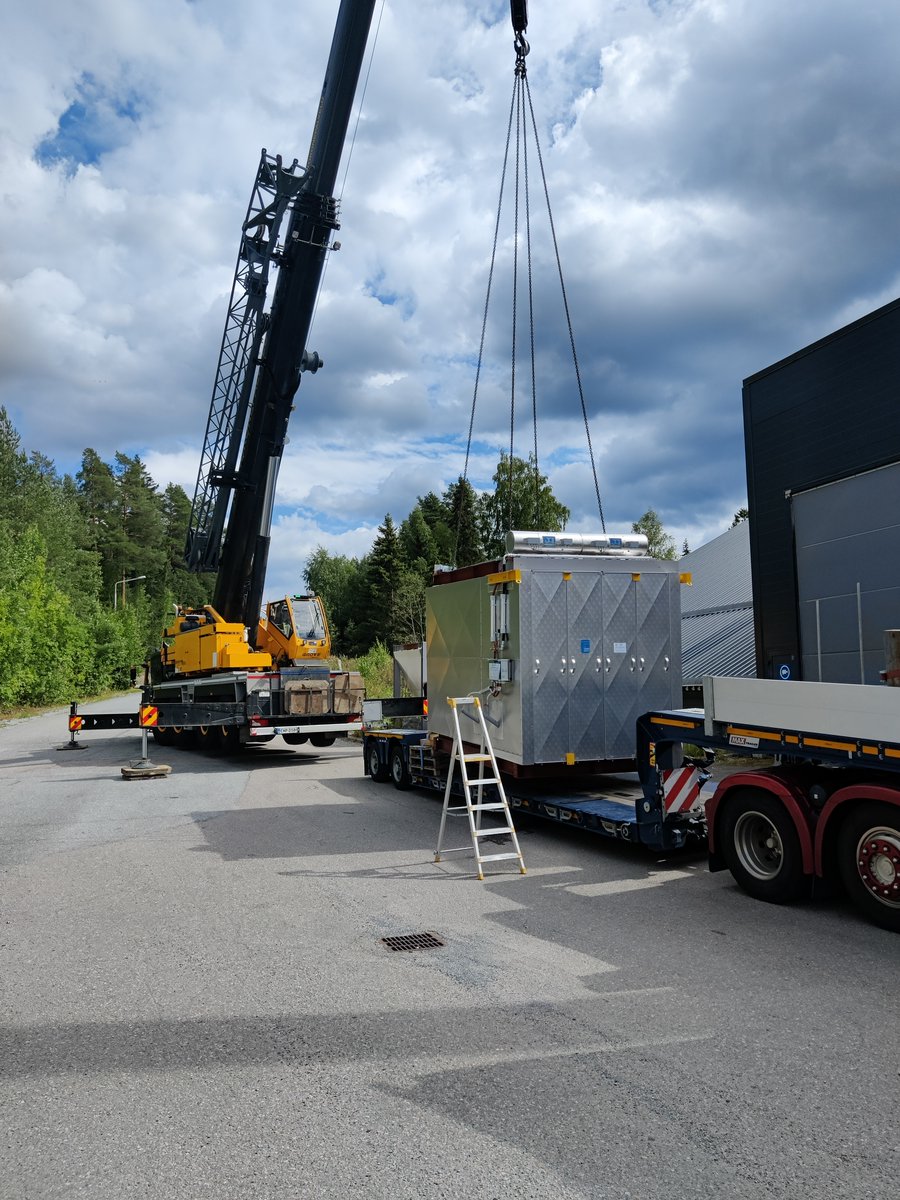 LLkonserni's tweet photo. Varaudumme tulevaan talveen mm. parantamalla Sääksjärven lämpölaitoksen tehokkuutta. Uusi savukaasusuodatin on asennuksessa ja käyttökunnossa syyskuun alkupuolella. Savukaasusuodatin vähentää myös hiukkaspäästöjä ja vastaamme samalla Lempäälän kunnan HINKU-tavoitteisiin. #hinku https://t.co/1bYGhDjHiE