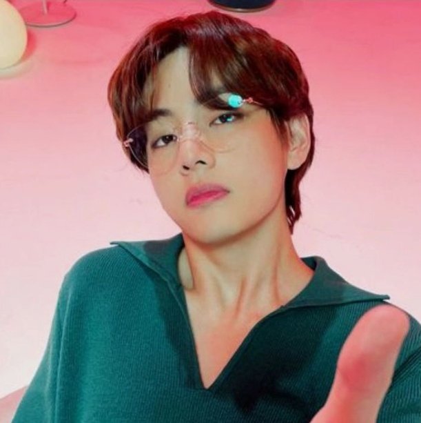 sweetneuphoria's tweet photo. Crystal Voice Of The Year 
🏆Kim Taehyung !! 
Our love taehyung

#CrystalVoiceV 
#kimtaehyung
#taehyung 
#BTSV https://t.co/eXEcCdS38c