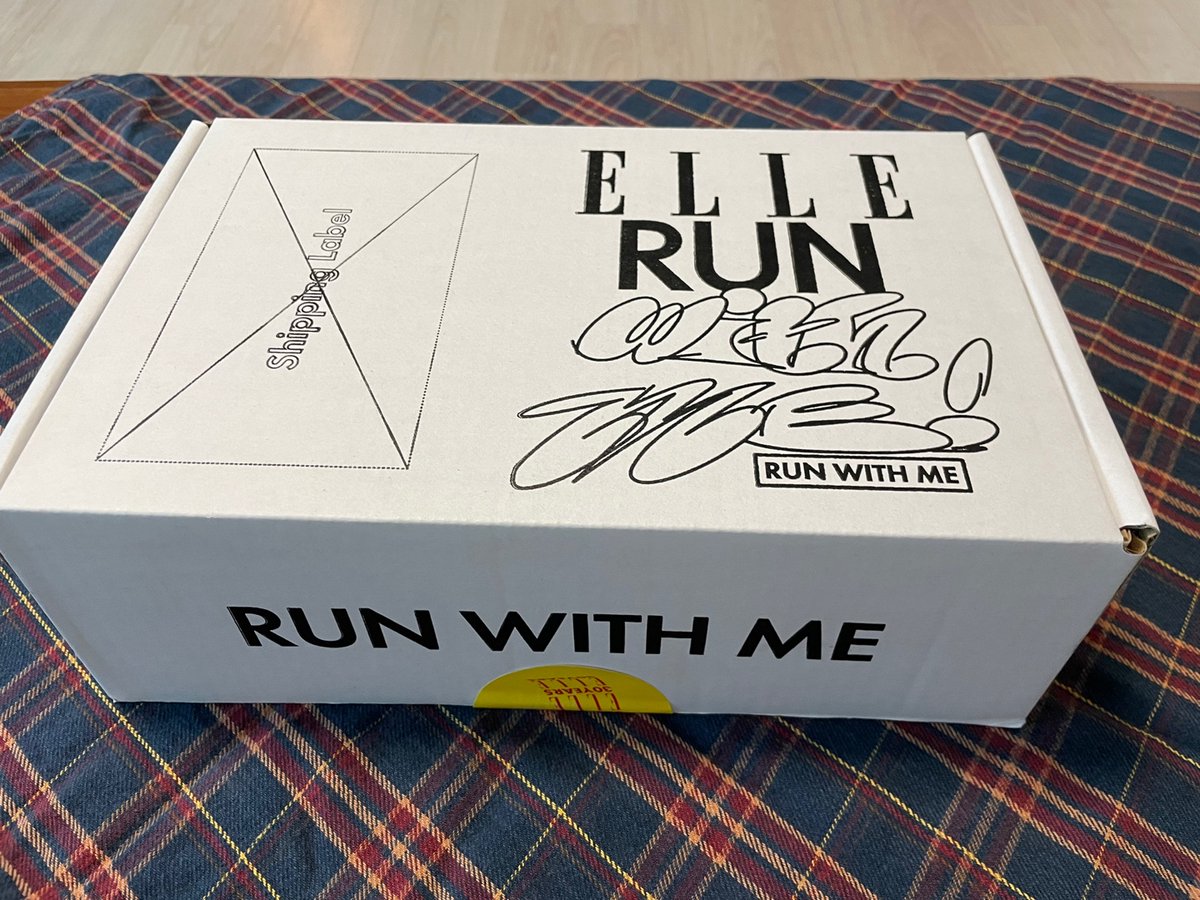 STEPN_KR's tweet photo. #STEPN #엘르런 #런할수있어 #ELLE30th 
Thank you SO much @jason_stepn for 'STEPN* Ellerun event'. 
He worked hard for Korean users on night and weekends. 😭
I received HAPPY present from STEPN and @jason_stepn. 😍😍
@Stepnofficial @yawn_rong @Jerry10240 https://t.co/1dt96hdbwt