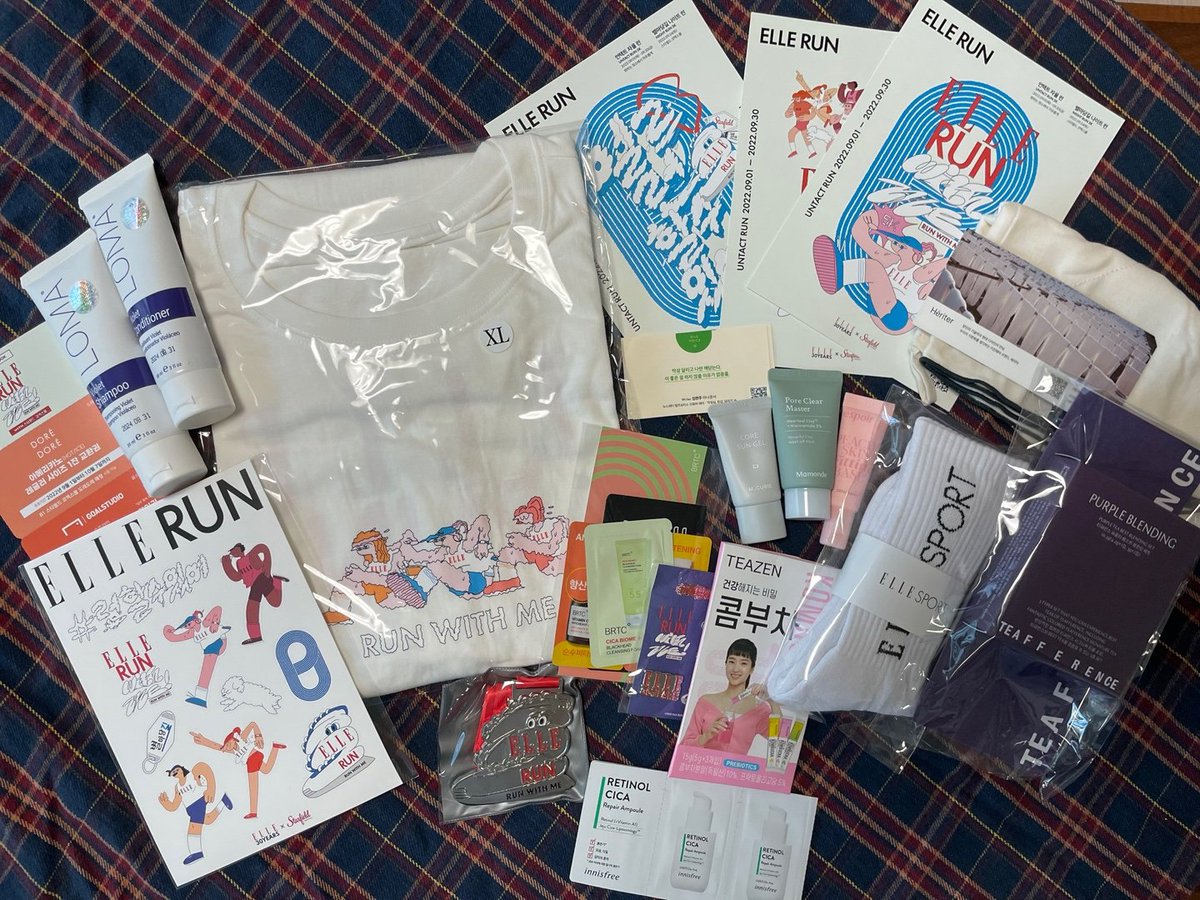 STEPN_KR's tweet photo. #STEPN #엘르런 #런할수있어 #ELLE30th 
Thank you SO much @jason_stepn for 'STEPN* Ellerun event'. 
He worked hard for Korean users on night and weekends. 😭
I received HAPPY present from STEPN and @jason_stepn. 😍😍
@Stepnofficial @yawn_rong @Jerry10240 https://t.co/1dt96hdbwt