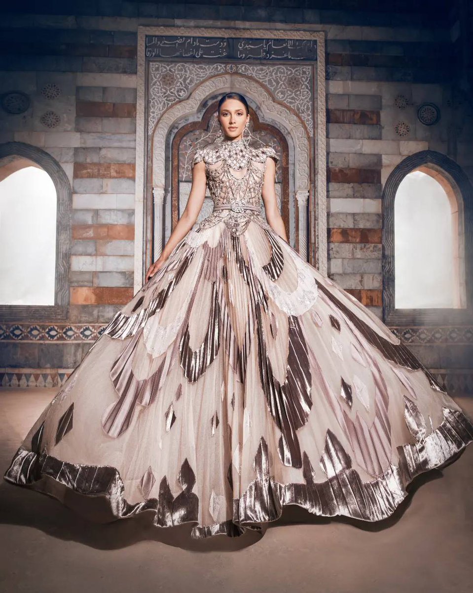 ZiadNakadWorld's tweet photo. Hey gorgeous, take time to be a butterfly!
π¦
#Rhombus
β¨
#ZiadNakad FW22/23 Couture Collection
...
#ZN #FW23 #RhombusCollection #HauteCouture2023 #ParisHauteCoutureWeek #HauteCouture #FallWinter2023 #Lebanon #Beirut #Paris #France #China #Russia #India #PFW23 https://t.co/1XQWyuZ69h