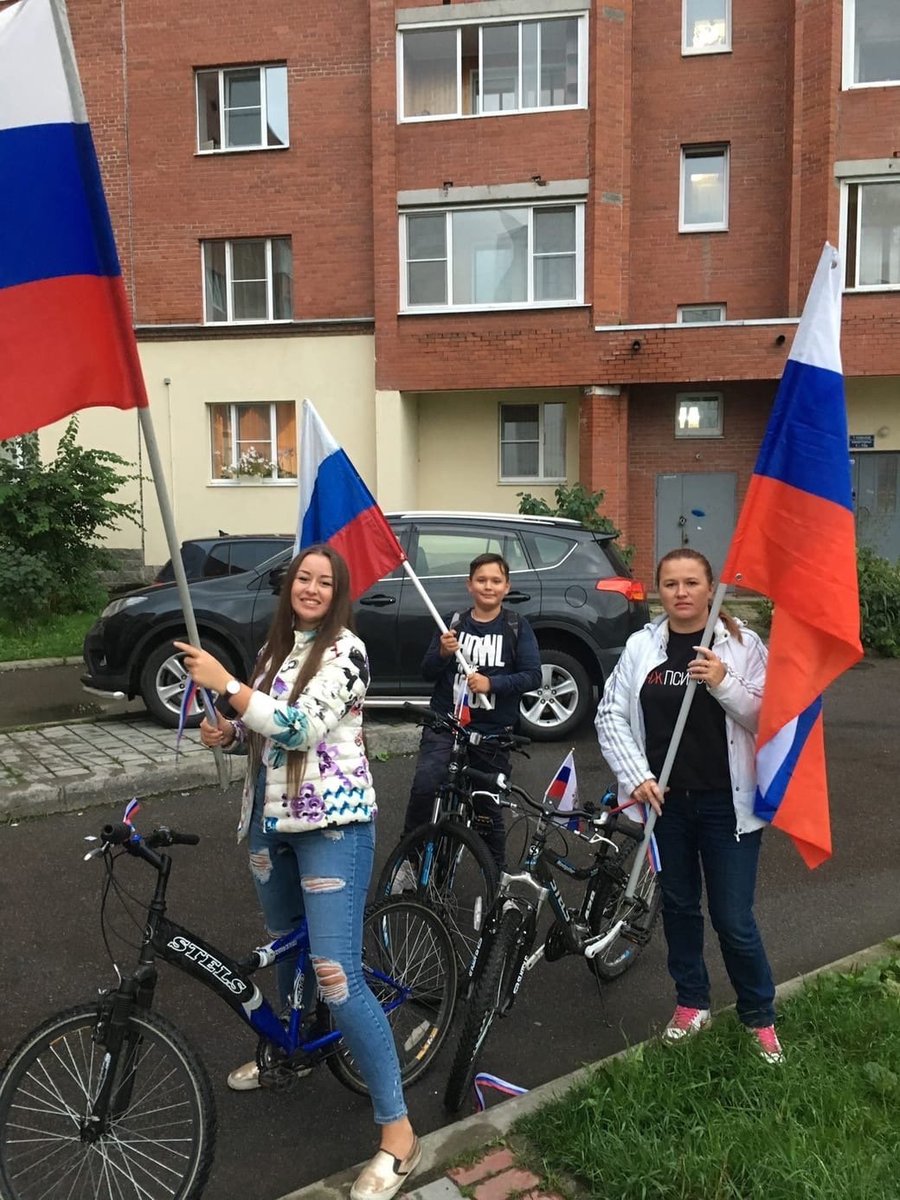 🇷🇺 День Российского флага в Ленинградской области отметили ярко и красочно! Секретарь #ЕРЛенобласть Александр #Дрозденко в городе #Выборг вручил первые паспорта юным жителям 47 региона.

🇷🇺 Партактив, волонтёры и просто все неравнодушные жители… t2p.pw/mJa7ZFPW8o