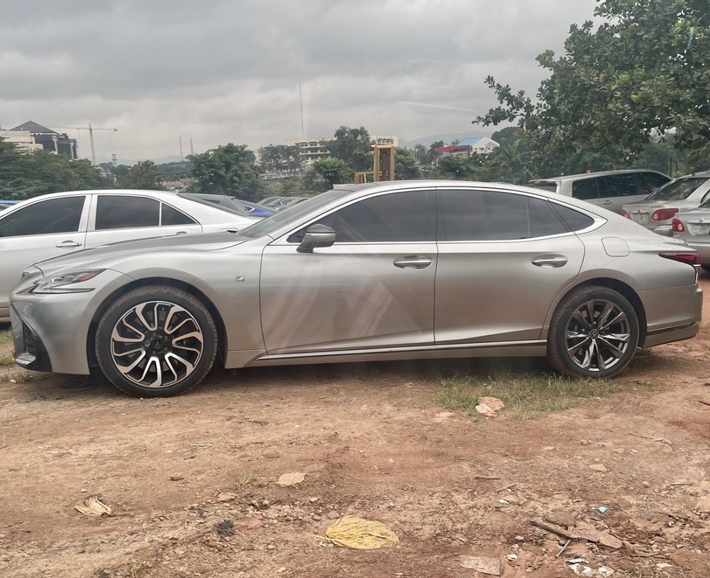 Olalekanakogun's tweet photo. Yes, that’s how I drive about, snapping peoples cars!🤷🏾♂️
…I don’t know who owns this monster, but I’m excited for him. This #life is meant to be ENJOYED!
#LexusES250 2018. https://t.co/07m182ZrrT