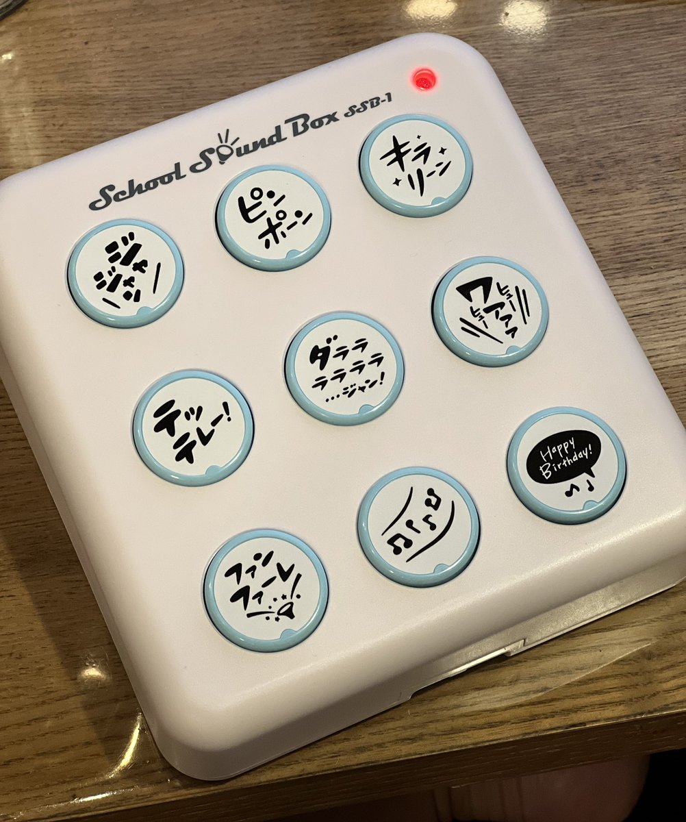 kariageshokudou's tweet photo. 届いたわー！
単三電池4本入れて動かしたんだけど

①音量ボリューム調整できる！
結構音でかくて良い！

②音の感じ
「令和」な感じ！
昭和平成と慣れ親しんだ「ジャジャン！」ではないが、それを知らない子たちなので全く問題なし！

後でspaceで詳しくレビューしますわ！ https://t.co/Pw4yRa1NLO