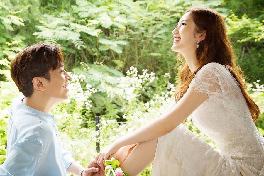 soompi's tweet photo. #Shinhwa's #Eric And #NaHyeMi Expecting Their First Child 
https://t.co/SGzA4tNYd2 https://t.co/O1wwUQ6j9y