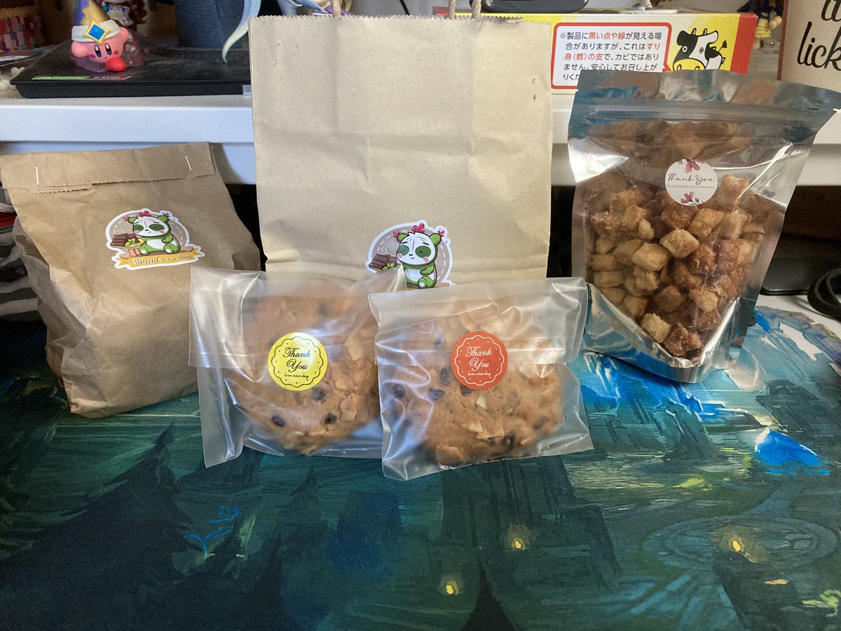 ได้ของมาแล้วงับ แน่นอนว่าครั้งก่อนสั่งแล้วกินหมดใน2วันแล้วไม่ได้รีวิวรอบนี้มารีวิวแล้วนะคะ55555 คุกกี้อร่อยมากๆๆๆๆๆๆ เราสั่งไปเยอะเพราะความอยากกินล้วนๆ รอบนี้เลยสั่งอย่างอื่นเพิ่มด้วย🤤 #ร้านขนมของคุณจิงจิง