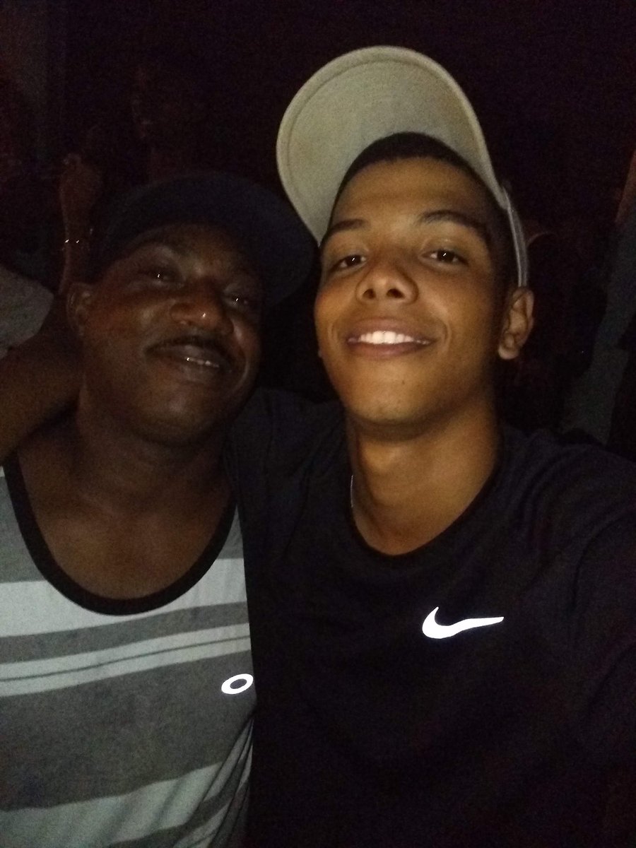 __menoJ's tweet photo. Dormi e acordei pensando que isso tudo fosse um pesadelo mas infelizmente não é, hoje o senhor nos deixou mas queria te agradecer por tudo que já fez por mim, pai. Eu te amo, seu João de Deus nunca vai se esquecer de você
Te amo para sempre 😭😭😭❤️❤️❤️ https://t.co/WJxgnIoKFD