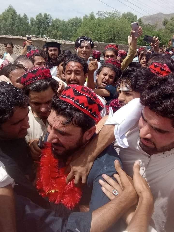 NematPashteen's tweet photo. Thousand of people come out in #Bajawar to Welcome @ManzoorPashteen
#BajawarDharna
#UtmanzaiSitIn
#StopstateTerrorism https://t.co/SanEL8TdjU