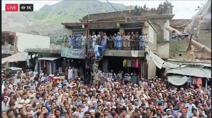 NematPashteen's tweet photo. Thousand of people come out in #Bajawar to Welcome @ManzoorPashteen
#BajawarDharna
#UtmanzaiSitIn
#StopstateTerrorism https://t.co/SanEL8TdjU
