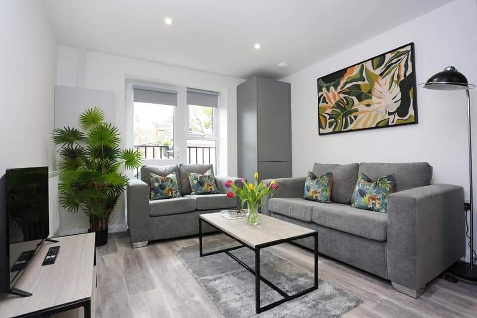 Bournemouth Air show weekend availability! 
Modern flat that sleeps 3 is currently available for the weekend of the Bournemouth Air show (1st-4th September). A massive bonus it's walking distance to Boscombe beach so no need to get in the car! 
👇 
bournecoast.co.uk/holidaylets/pr…