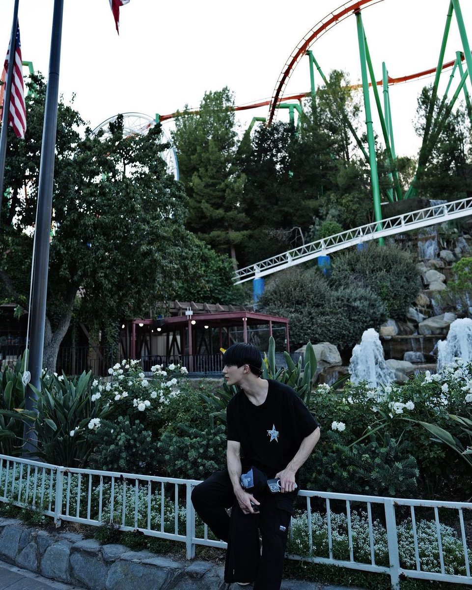 leejeno_423___'s tweet photo. Six flags...또 가고싶다..😵‍💫💫photo by 잼 @NCT_JAEMN 

https://t.co/WSScR17FPP https://t.co/CxiWZ9IDW1