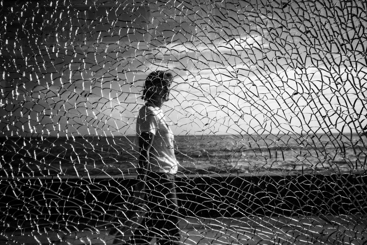 basilio1376's tweet photo. Through a broken glass!
#eyeshot_magazine #streetphotography #streeetphoto #streetphotographer #ricohgr #grist #streetphotographersfdn https://t.co/nPofIT8rjb