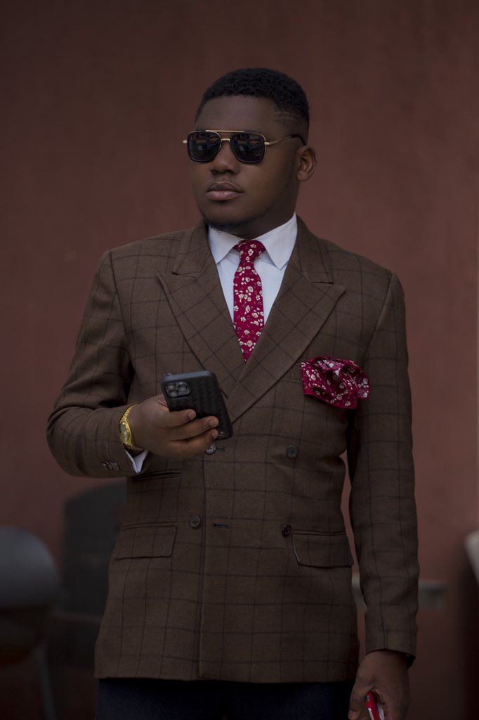 Dear 16 year old, you are too young to be having relationship issues.

Free your mind and concentrate on food.😏 
#bishopofcomedy #ParrotMouth