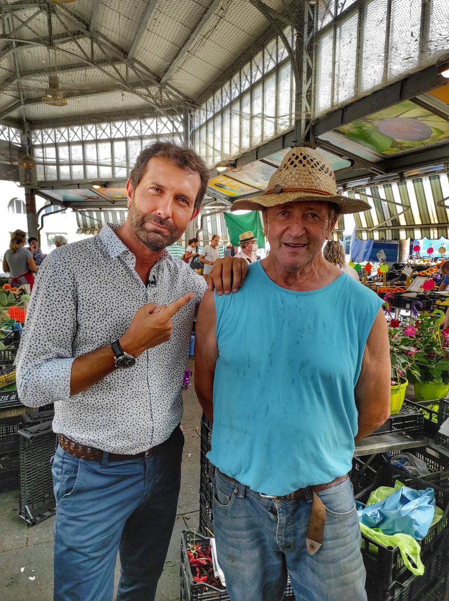 dibuonomarco's tweet photo. Oggi vi porto al mercato di Porta Palazzo a Torino. Seguite Camper su Rai1. Sì, ci sarà anche lui 😊
@RaiUno
#CamperRai1 #mercato #marcoalmercato #torino #mercatodiportapalazzo #marcodibuono #tv #inviato #conduttore #rai1 https://t.co/q1L6DlzuJx