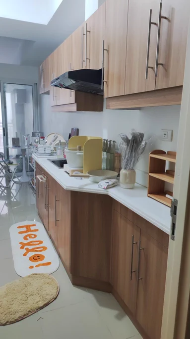 if you couldn't already tell, the kitchen is my favorite part of the apartment 