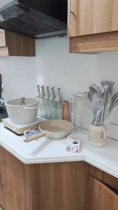 if you couldn't already tell, the kitchen is my favorite part of the apartment 