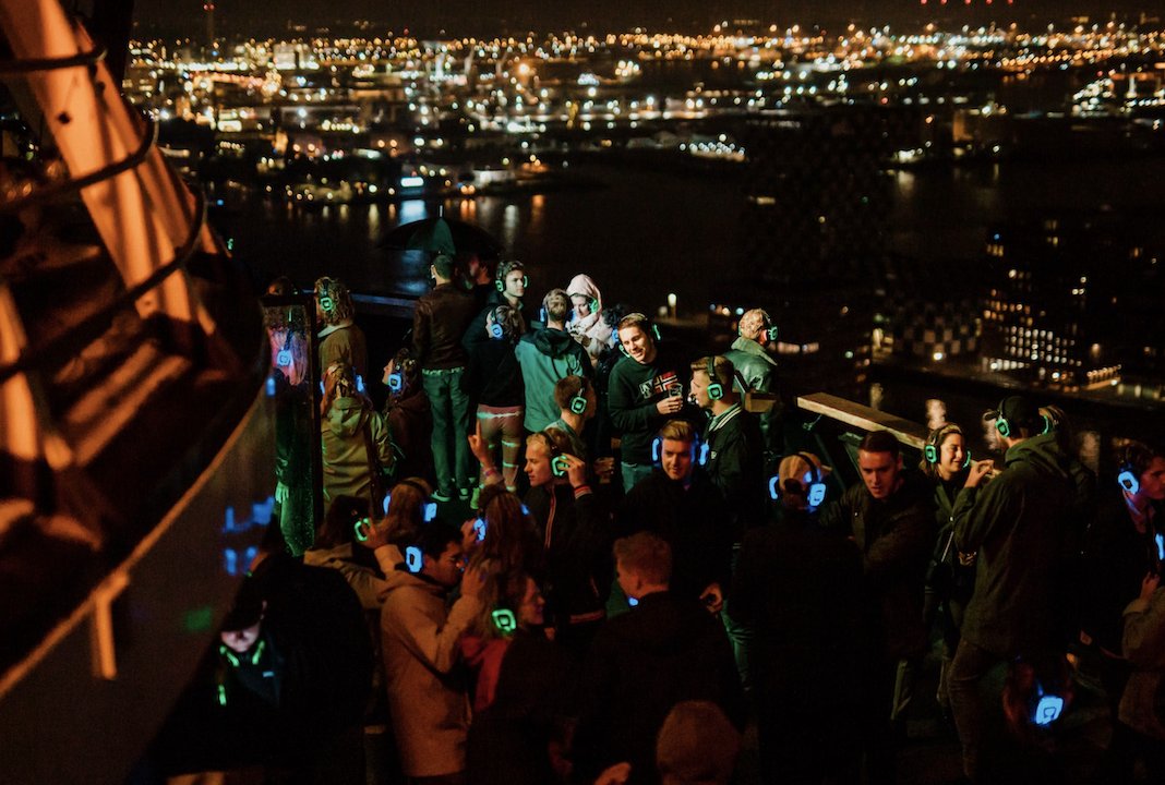 🎥 Wie o wie? Ik zoek een creative student die het leuk vindt om een aftermovie te maken voor Silent Disco op de Euromast deze vrijdag.